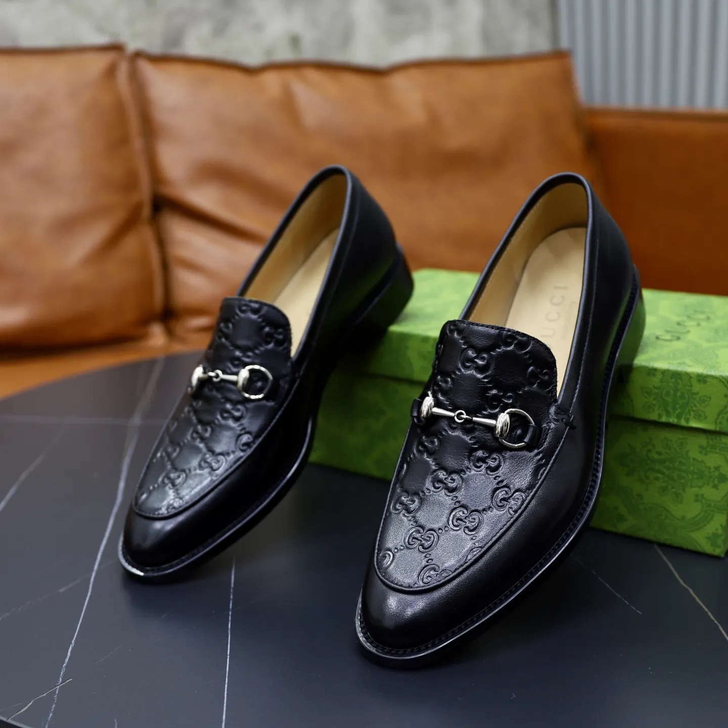 Men's shoes: 260🙅‍♂️🙅‍♂️🙅‍♂️Niuli Brand: GUCCI Size: 38-44 (45 can be customized) Level: Counter classic Material: Original soft cowhide upper Comfortable cowhide lining Original lightweight outsole Style category: Business casual footwear Driving leather shoes Color: Actual picture color